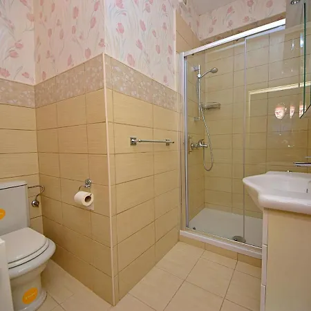 Apartamento Ojdana-3 By Interhome